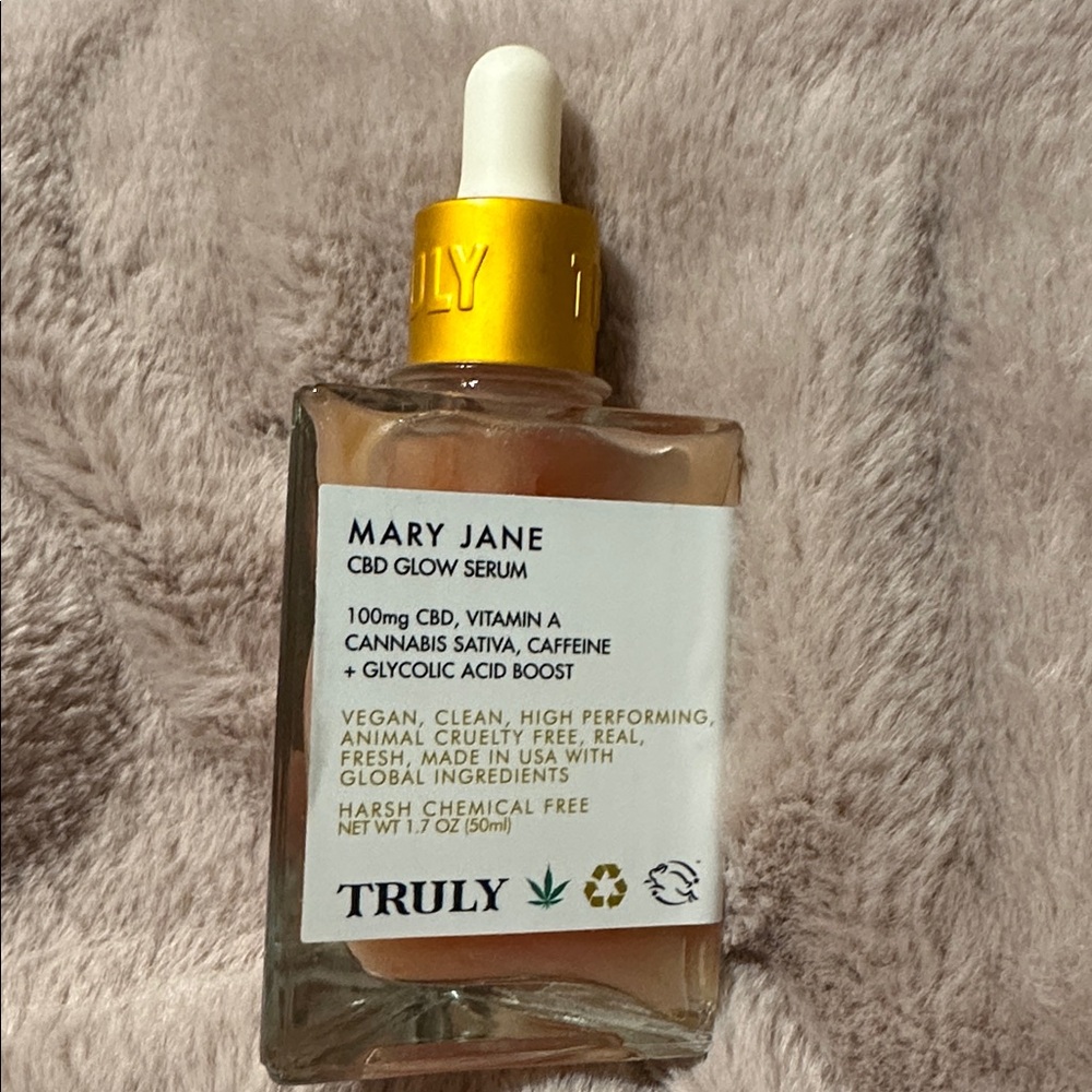 TRULY Mary Jane Glow Serum with Gold Cap